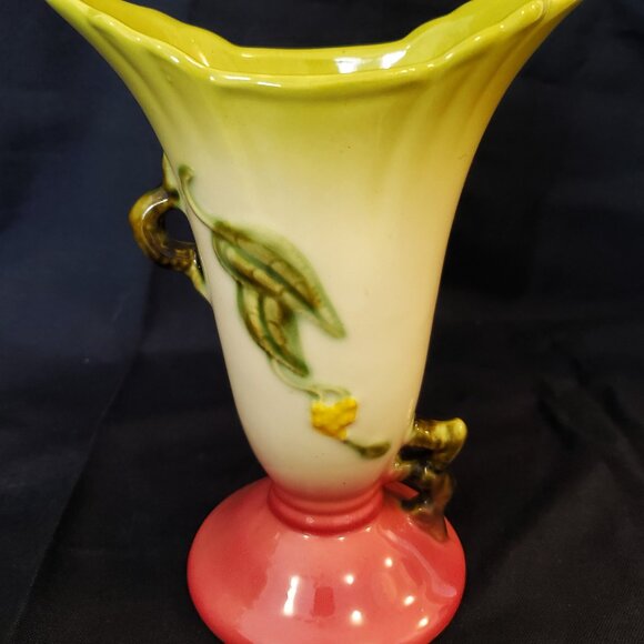 Vintage 1949 Hull Art Pottery Woodland Pattern Flared Opening Vase W8-7 1/2" USA - Picture 2 of 5